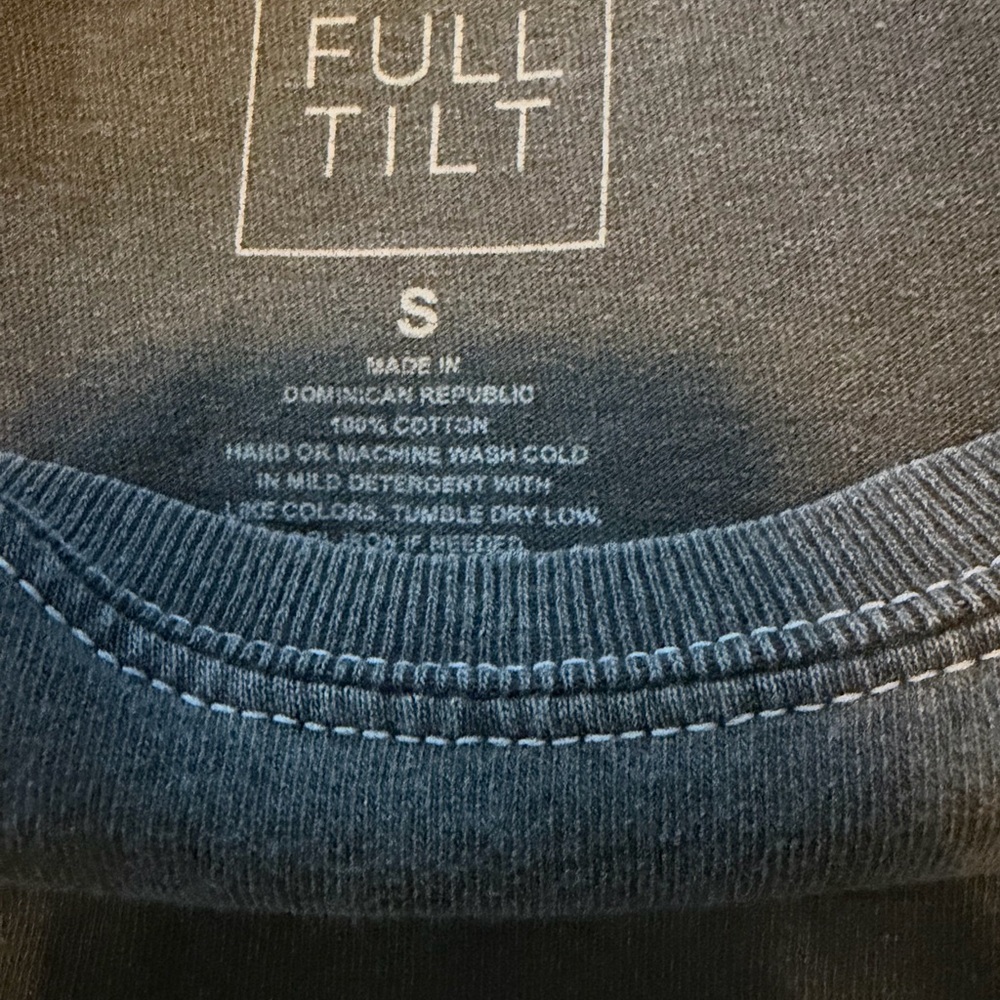 Full Tilt women’s t-shirt in Heather Gray